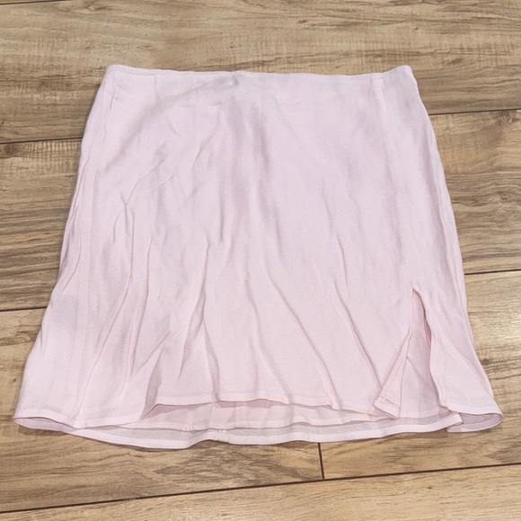 Aritzia Dresses & Skirts - Aritzia Light Pink Mini Skirt